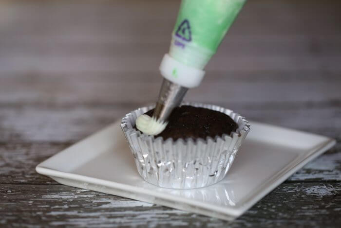 Best Glow in the Dark Cupcakes + Glow in the Dark Frosting Recipe