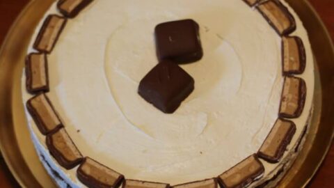How to decorate a snickers extreme peanut butter no bake cheesecake