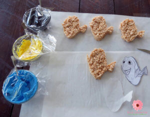 Finding Dory Rice Krispy Treat on a Stick In Process 11