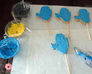 Finding Dory Rice Krispy Treat on a Stick In Process 13