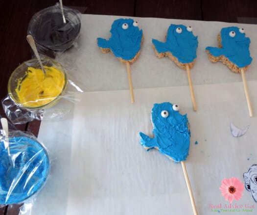 Finding Dory Rice Krispy Treat on a Stick In Process 14