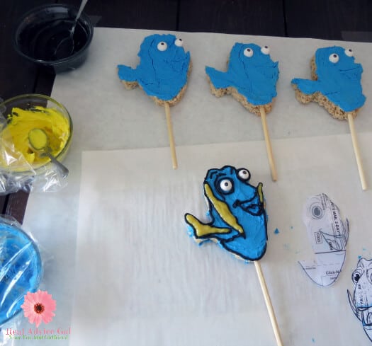 Finding Dory Rice Krispy Treat on a Stick In Process 16