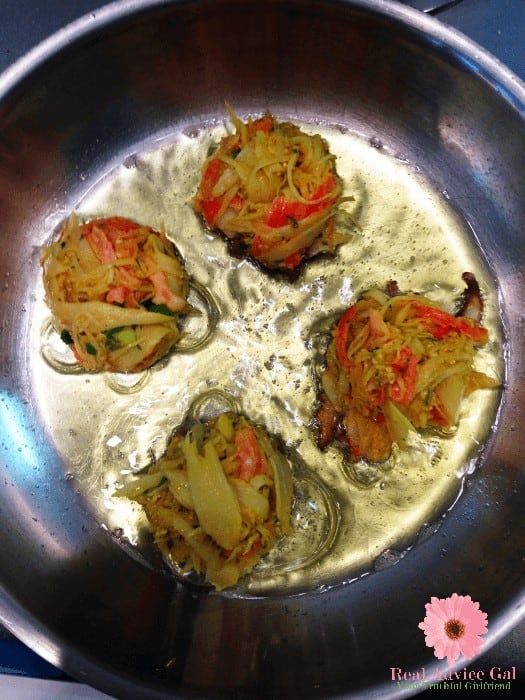 Check out the best way to cook crab cakes. This is an easy crab cakes recipe that's so tasty!