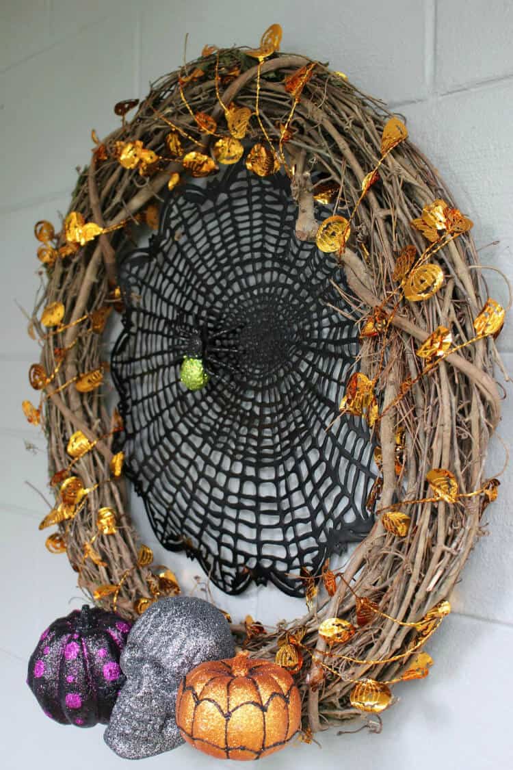 Add this cool Halloween wreath to your house and welcome guests for a spooky and fun Halloween.