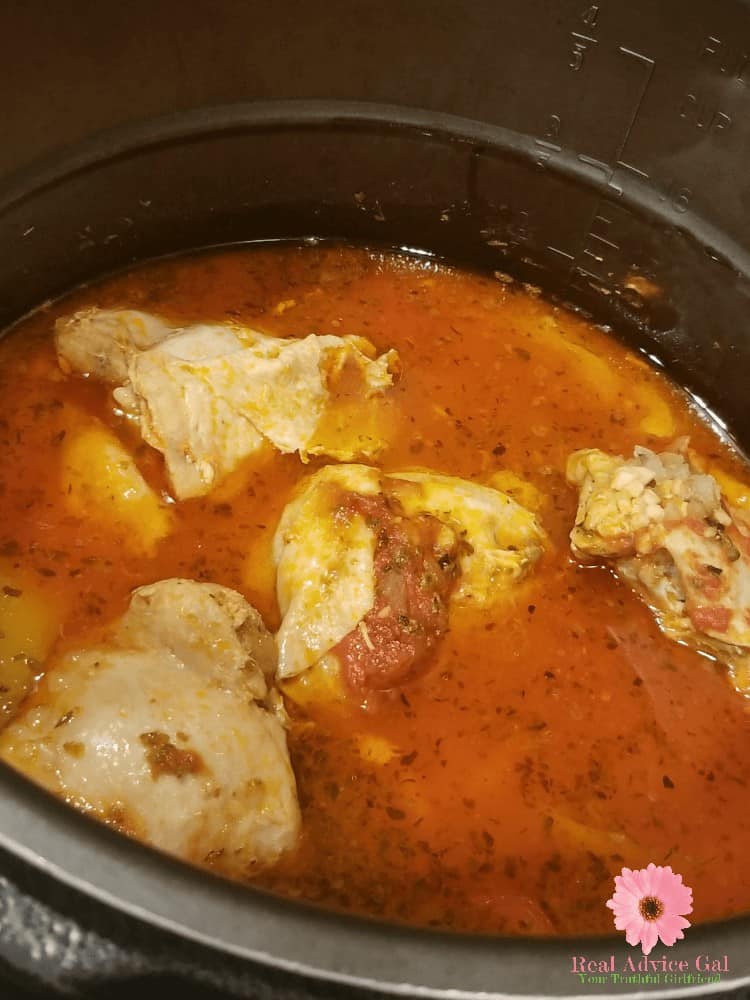 You have to try this easy instant pot pressure cooker chicken cacciatore recipe! It's easy to make and so tasty. A healthy dinner recipe for the whole family.