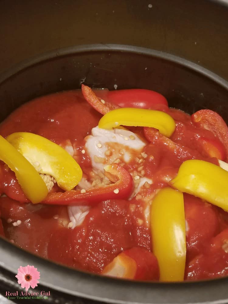 You have to try this easy instant pot pressure cooker chicken cacciatore recipe! It's easy to make and so tasty. A healthy dinner recipe for the whole family.