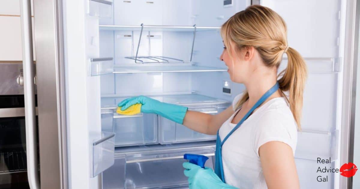 How to clean the refrigerator